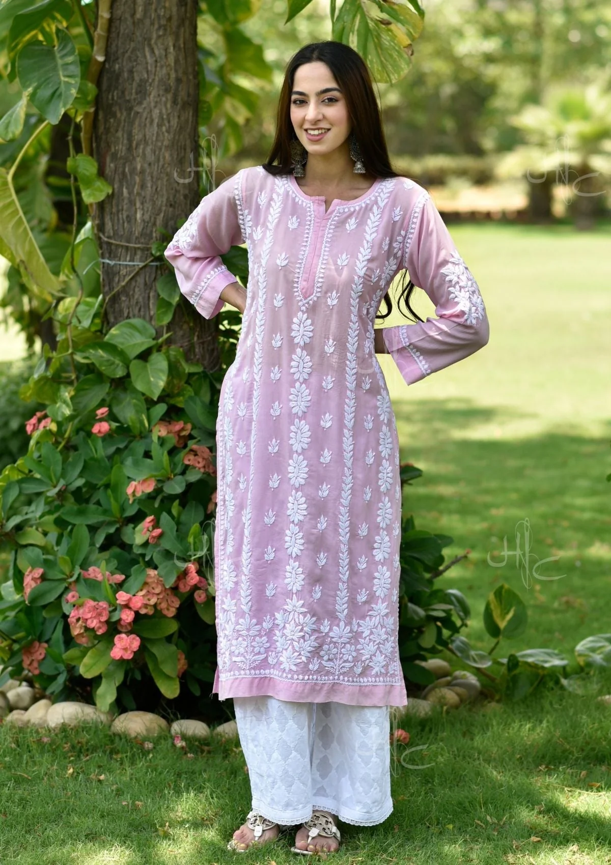 Basima Chikankari Modal Straight Kurta - Image 4