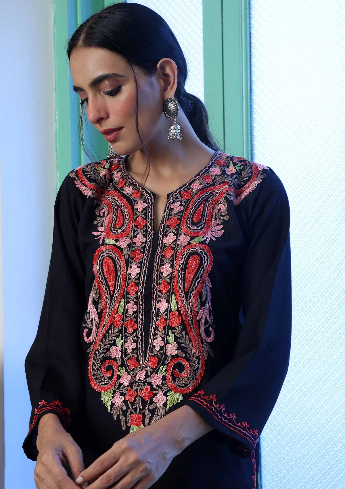 HOC Aari Embroidered Cotton Solid Women's Long Kurta - Black - Image 3