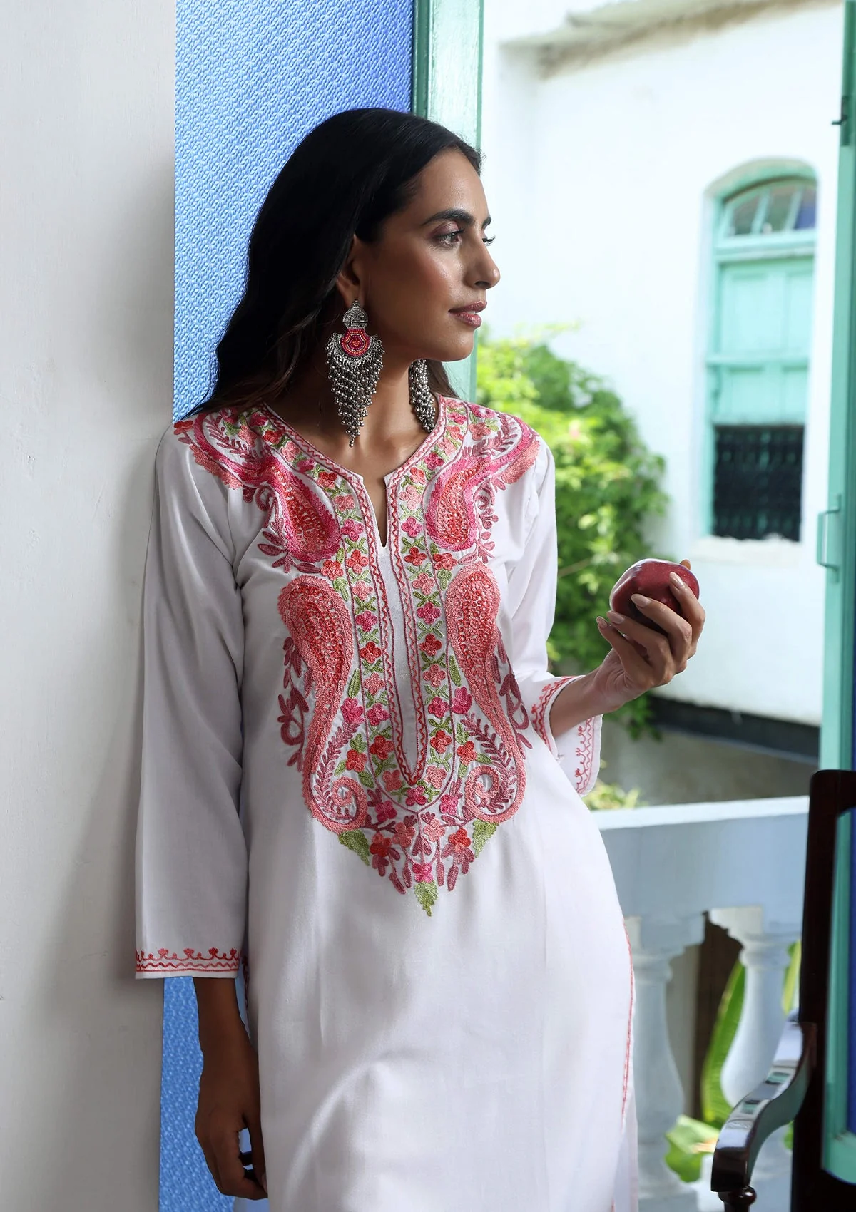 HOC Aari Embroidered Cotton Solid Women's Long Kurta - White - Image 4