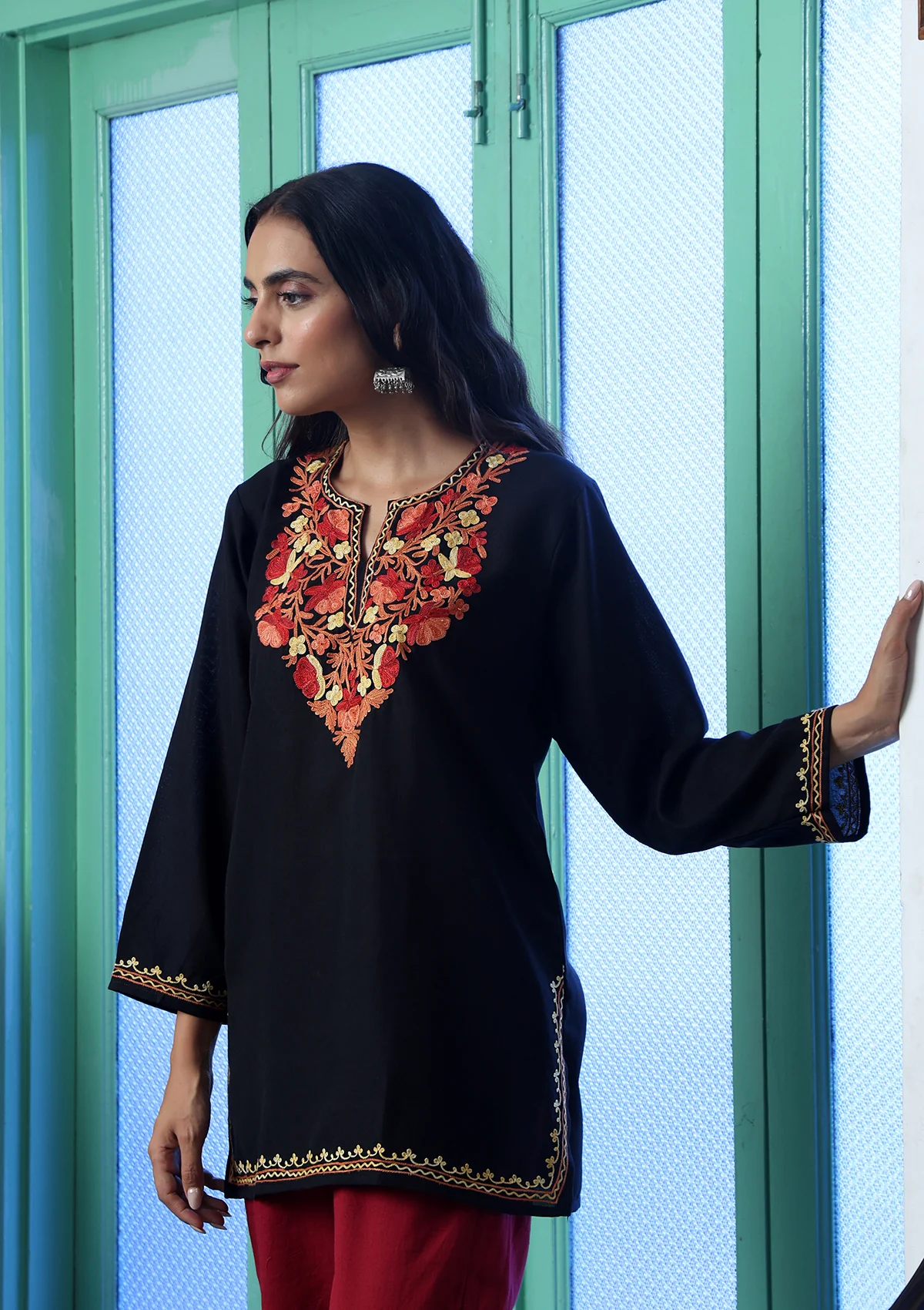 HOC Crafts Aari Embroidered Cotton Solid Women's Short Kurta - Black