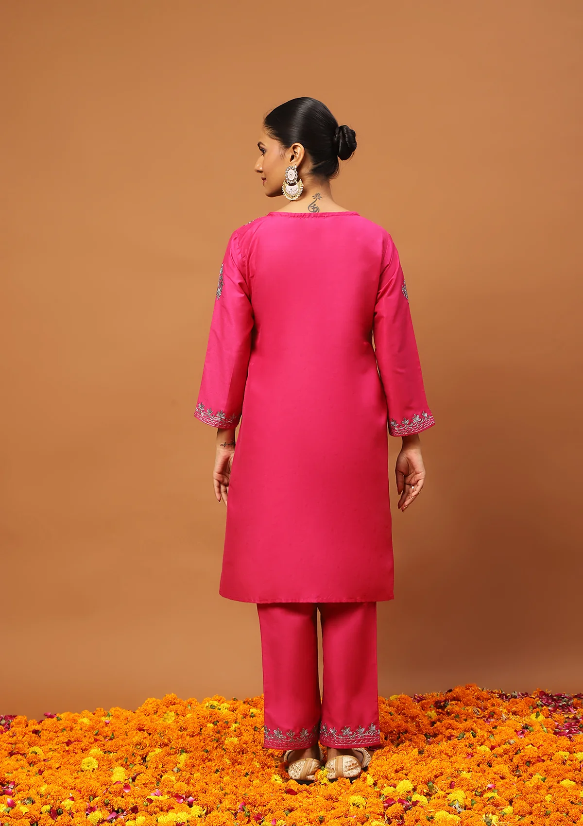 HOC Art Silk Embroidered Zari Solid Women's 2 PC Knee Kurta Set - Magenta - Image 5