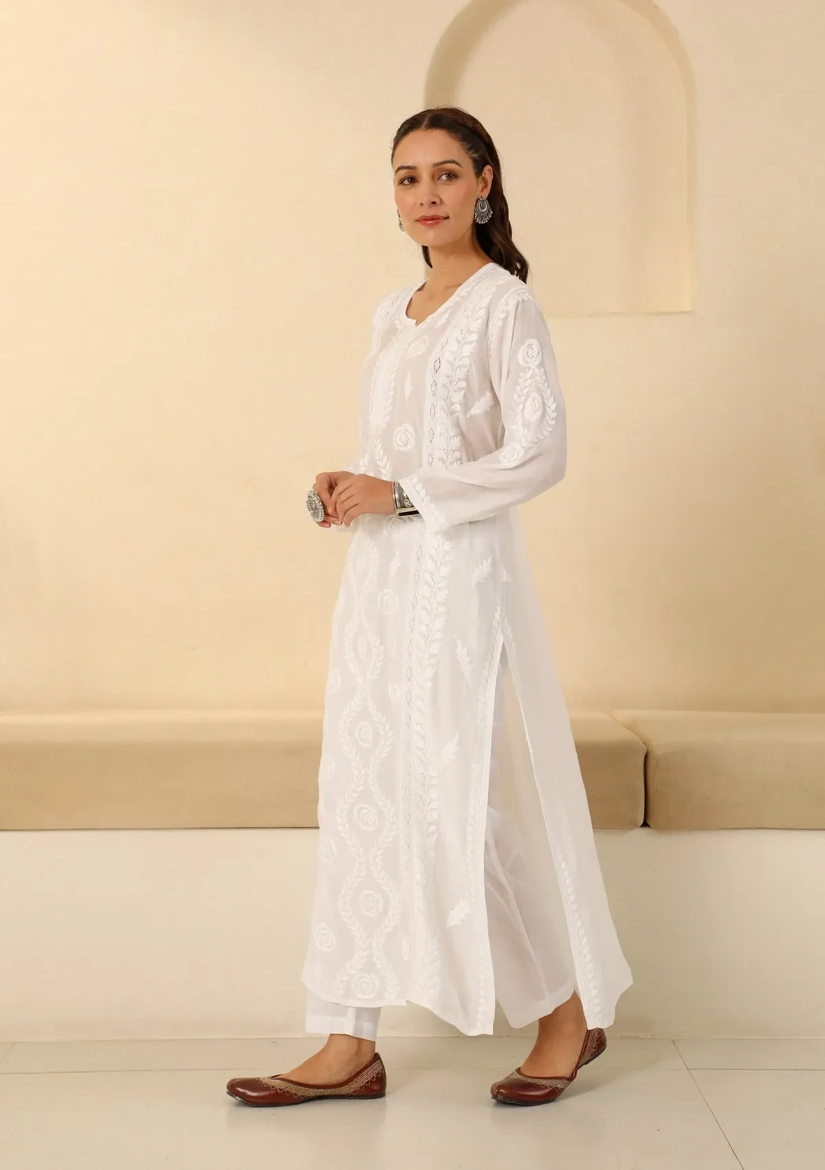HOC Juri Chikankari Muslin Straight Kurta - Image 4