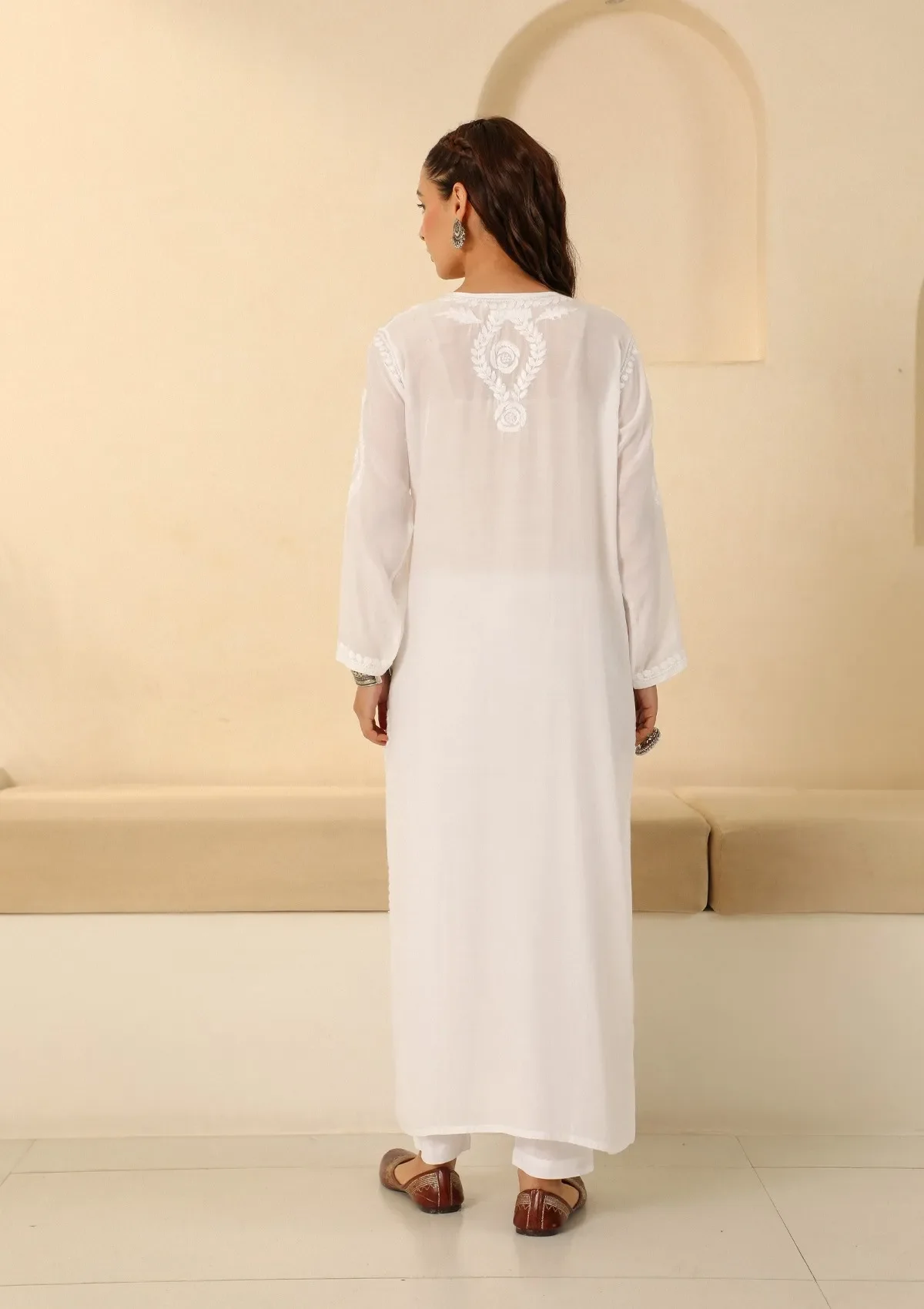 HOC Juri Chikankari Muslin Straight Kurta - Image 7