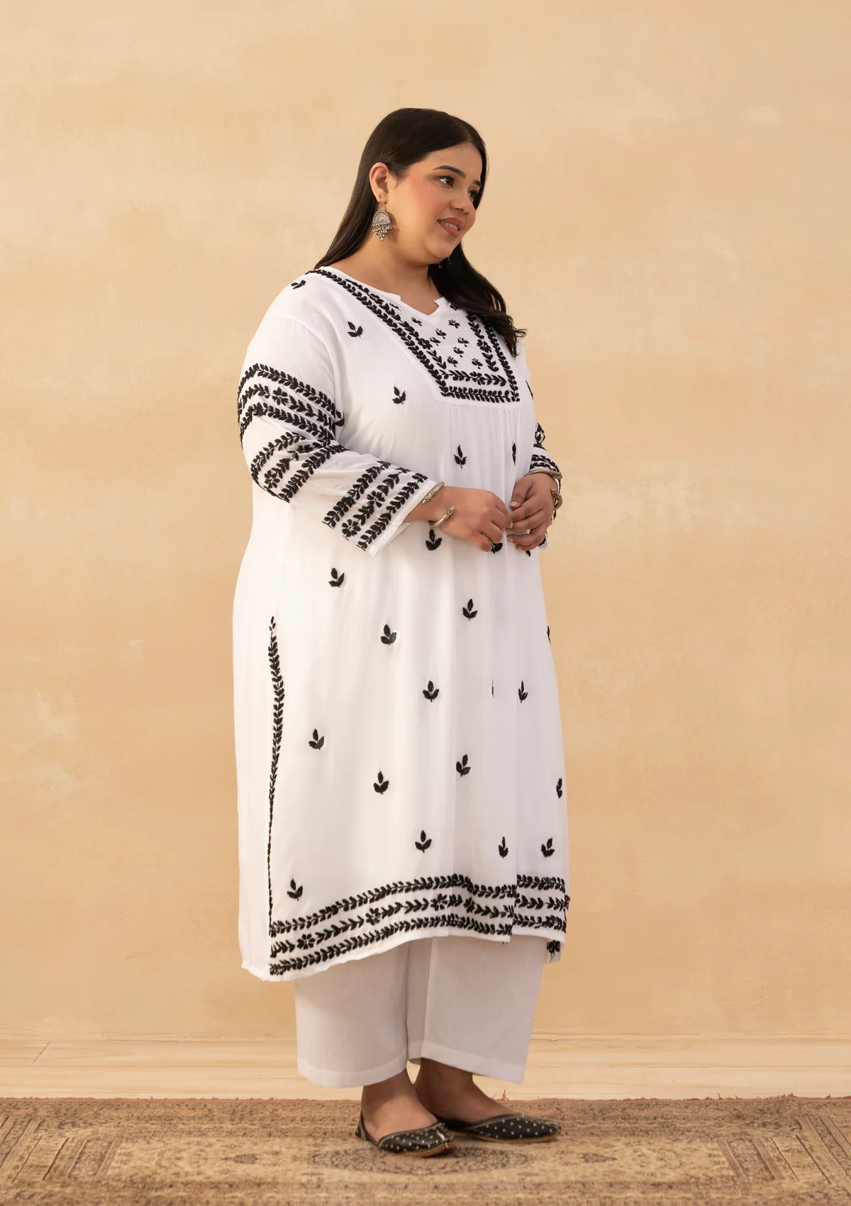 HOC Muslin Chikankari Solid Women's Long Kurta - White - Image 3