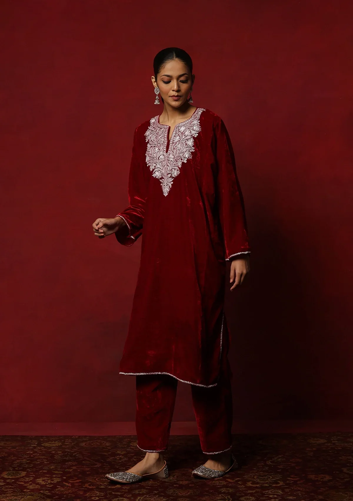 HOC Velvet Tilla Embroidered Solid Women's 2 Pc Phiran Set -Maroon - Image 3