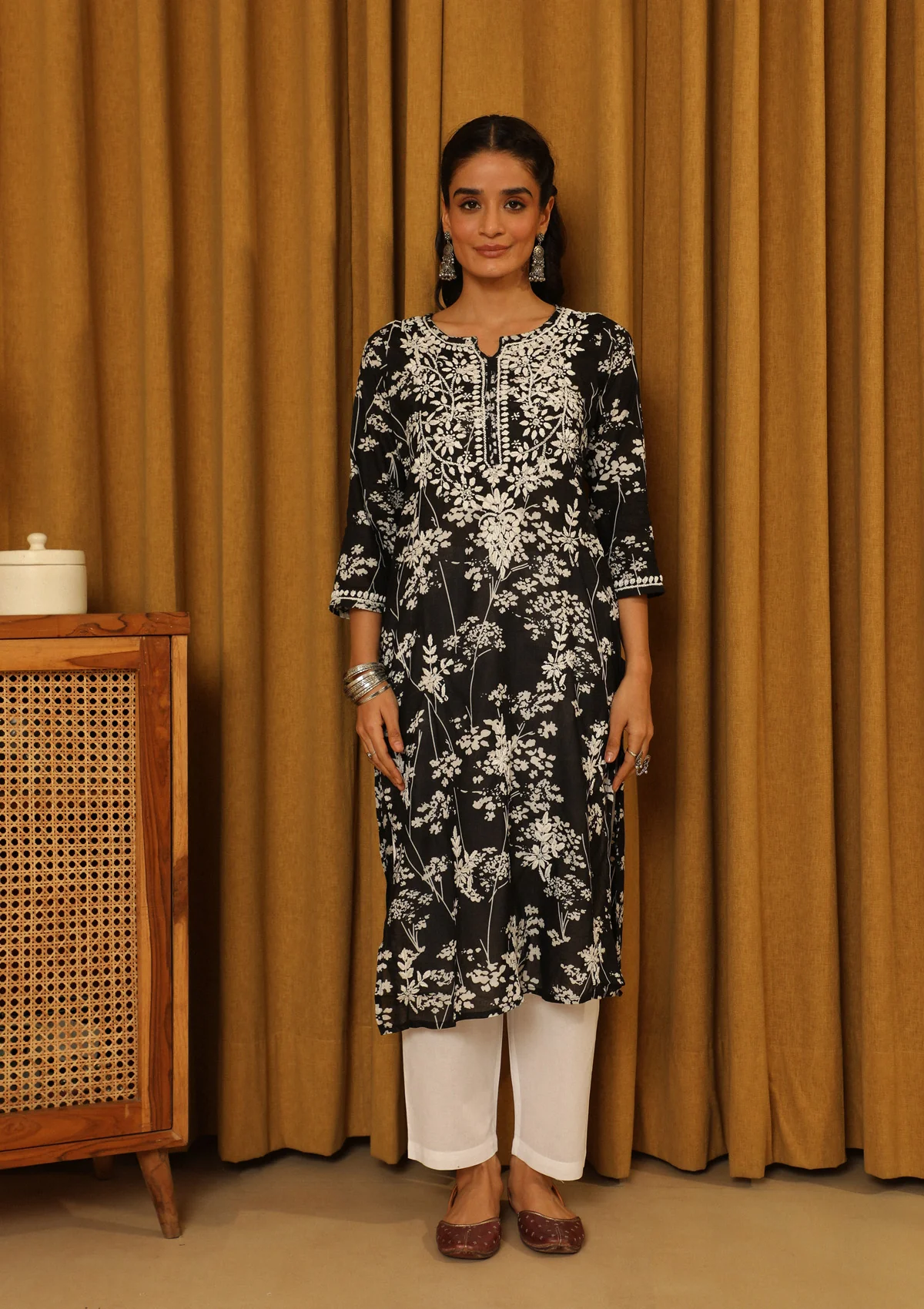 Zainab Chikankari Mulmul Straight Kurta