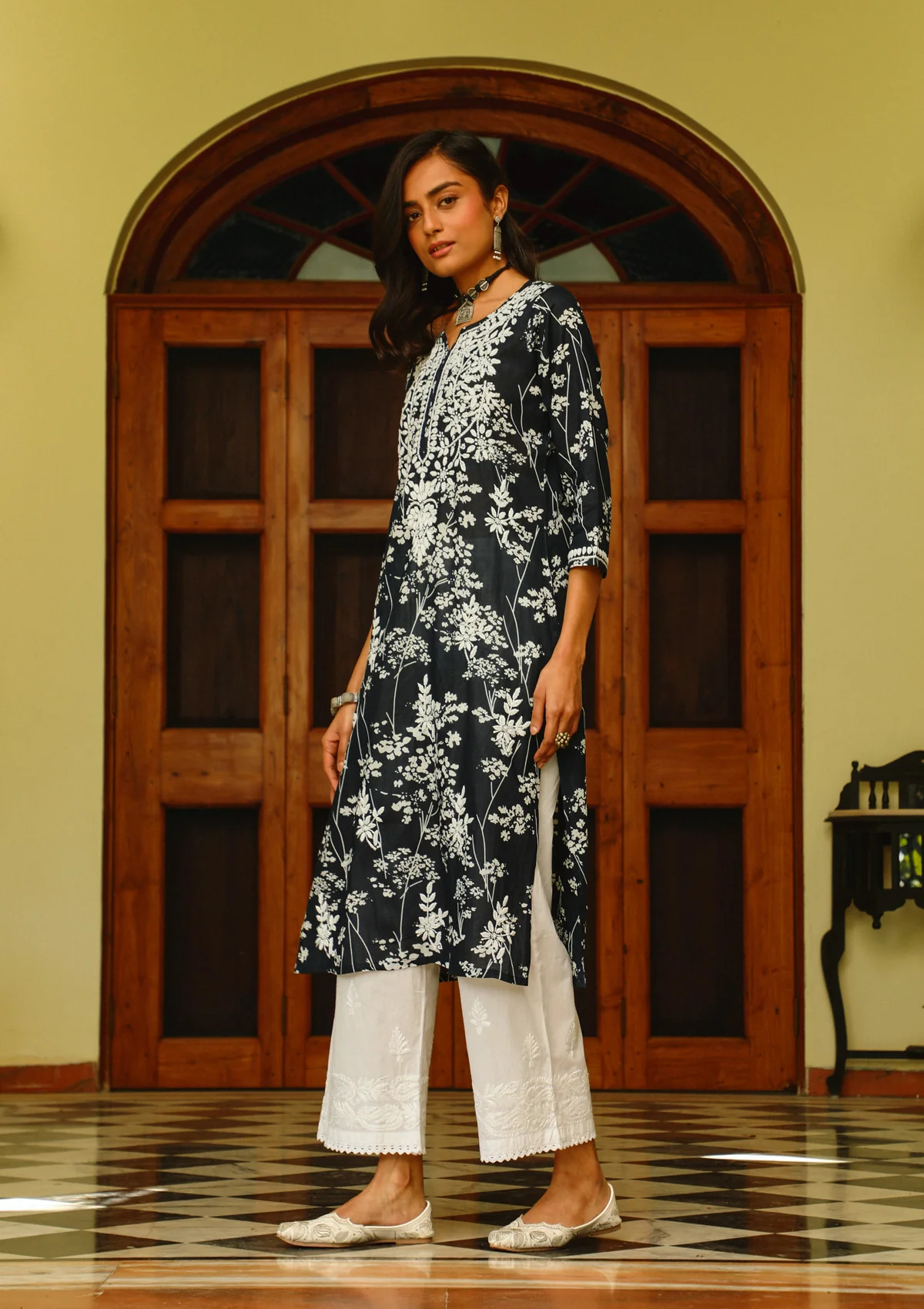 Zainab Chikankari Mulmul Straight Kurta - Image 3